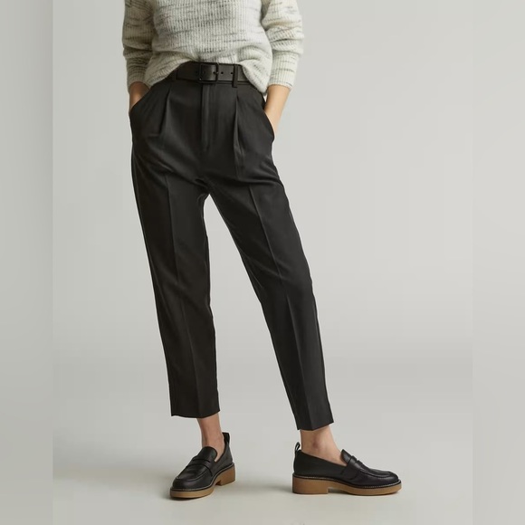 Everlane Pants - Everlane The TENCEL Way-High Taper Pant in Black Size 4